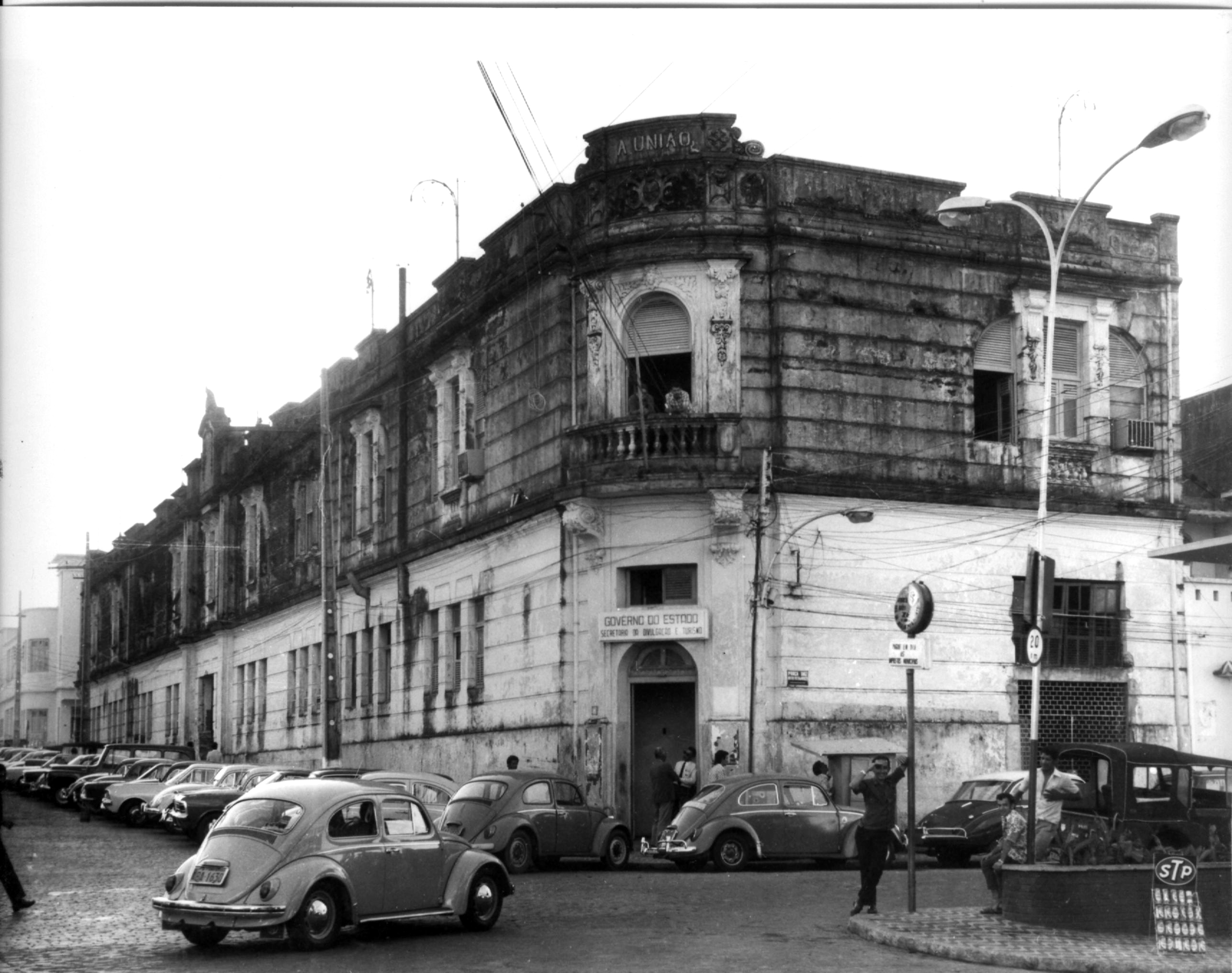 Uma das últimas fotos da fachada do prédio do jornal, antes da demolição para construção do atual prédio da Assembleia Legislativa