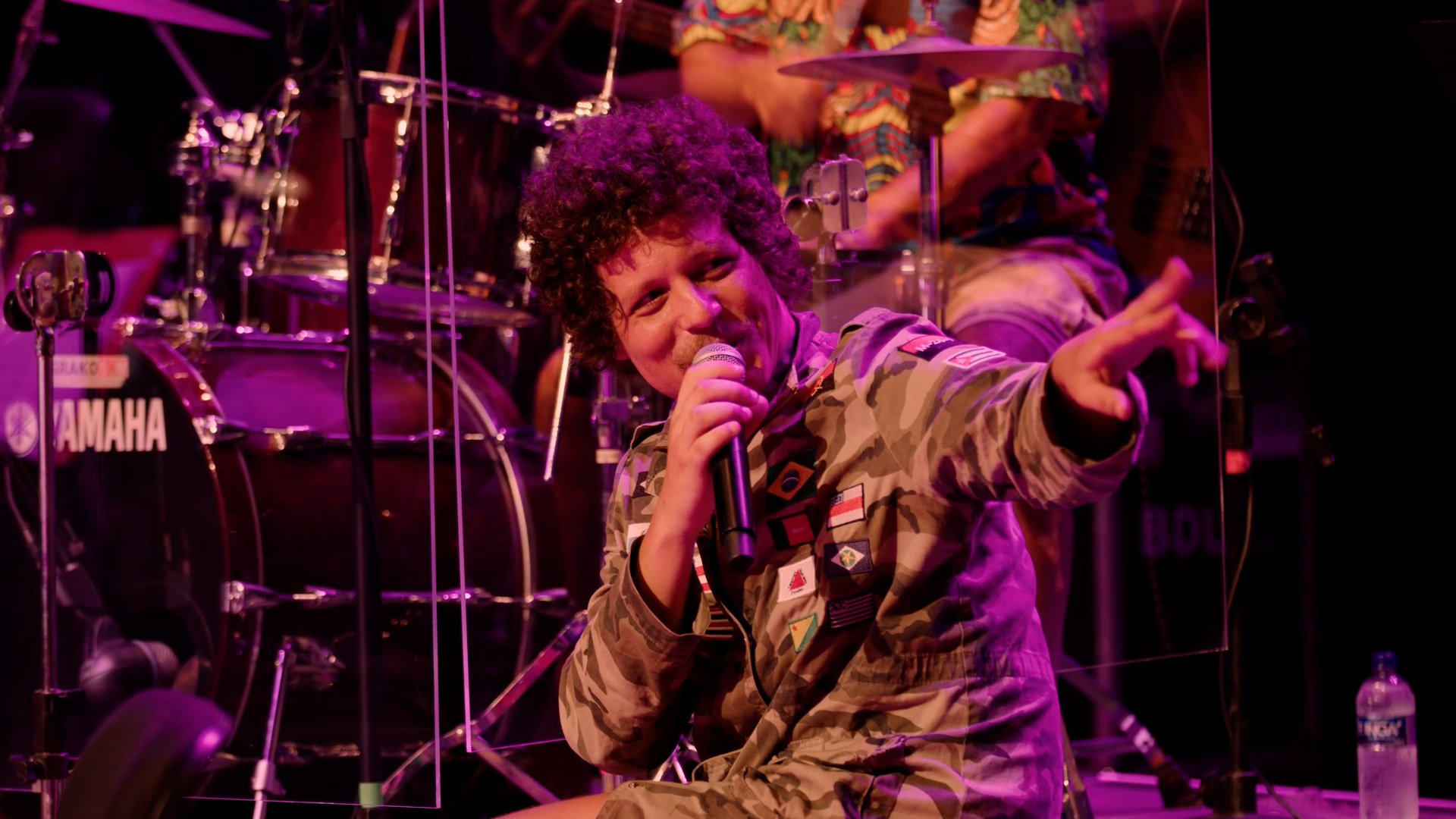 Frame por Wiggo Berge e Alex Miranda_Chico Chico - Menino Bonito (ao vivo).00_01_21_10.Still008.jpg