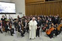 foto papa, andre e orquestra 3.jpg