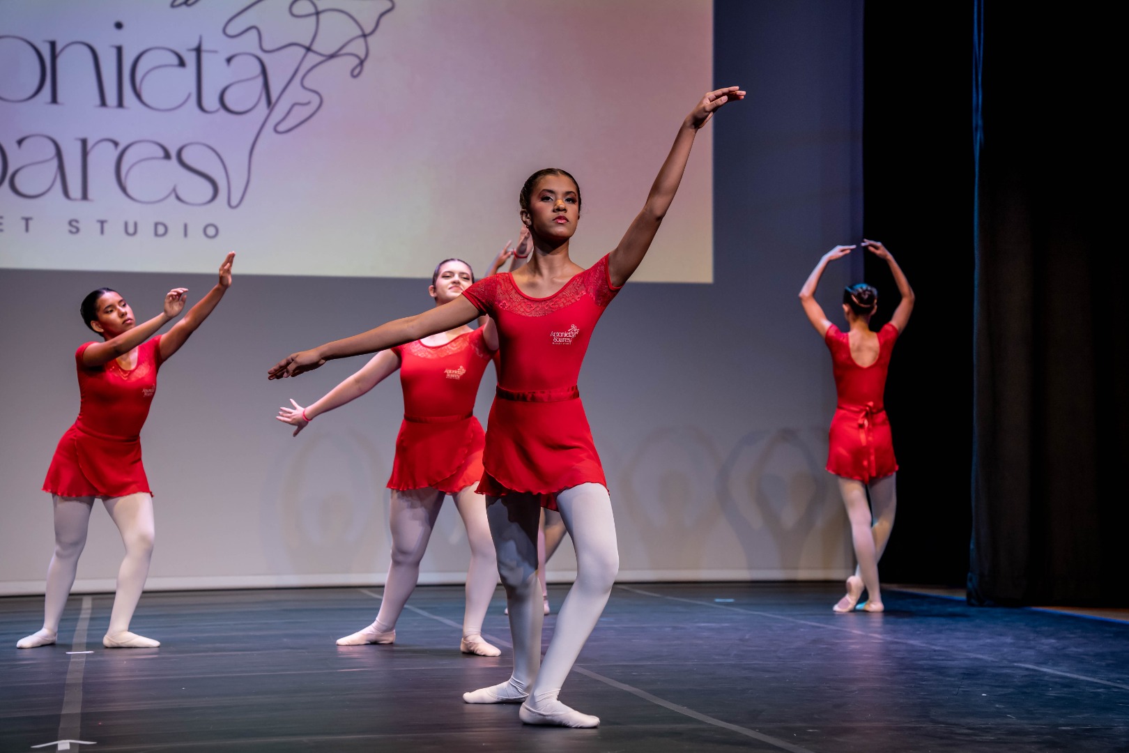 Balé Antonieta Soares_by David Anderson.jpg