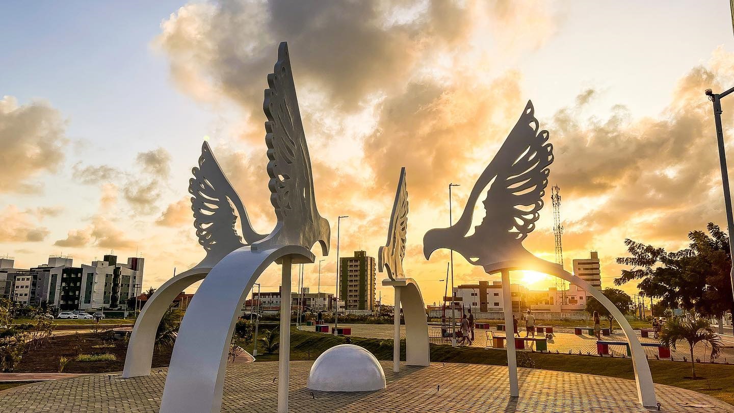 Escultura Aves de Arribação.jpg