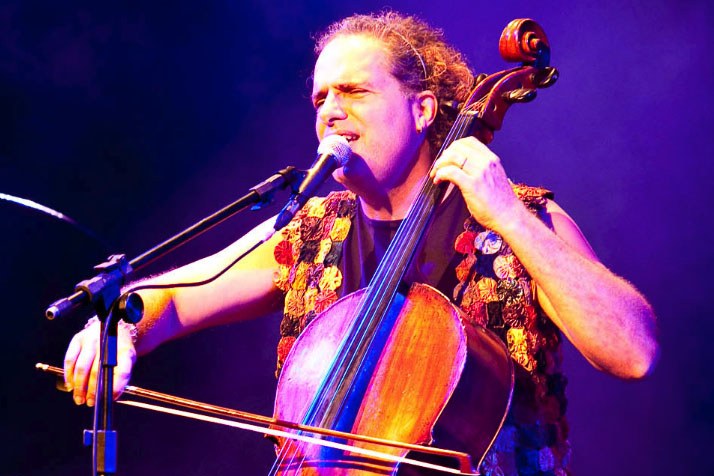 Pág 9 - Músico Lui Coimbra - Foto - Graziella Widdman.jpg Pág 9 - Músico Lui Coimbra - Foto - Graziella Widdman.jpg