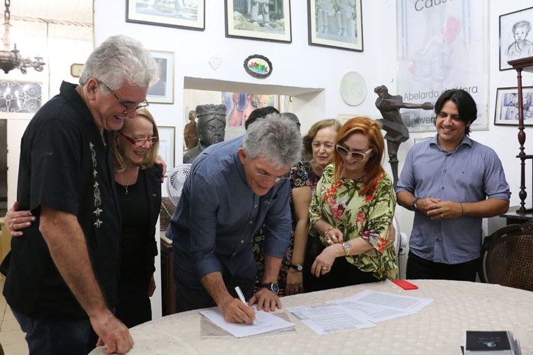 ricardo assina doacao das obras de abelardo da hora-foto francisco franca (8).JPG ricardo assina doacao das obras de abelardo da hora-foto francisco franca (8).JPG