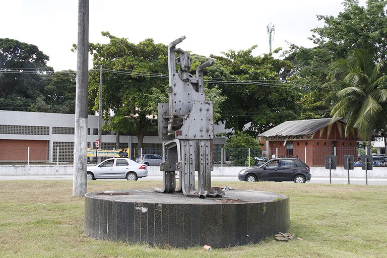 Escultura Porteiro dp Inferno.jpg