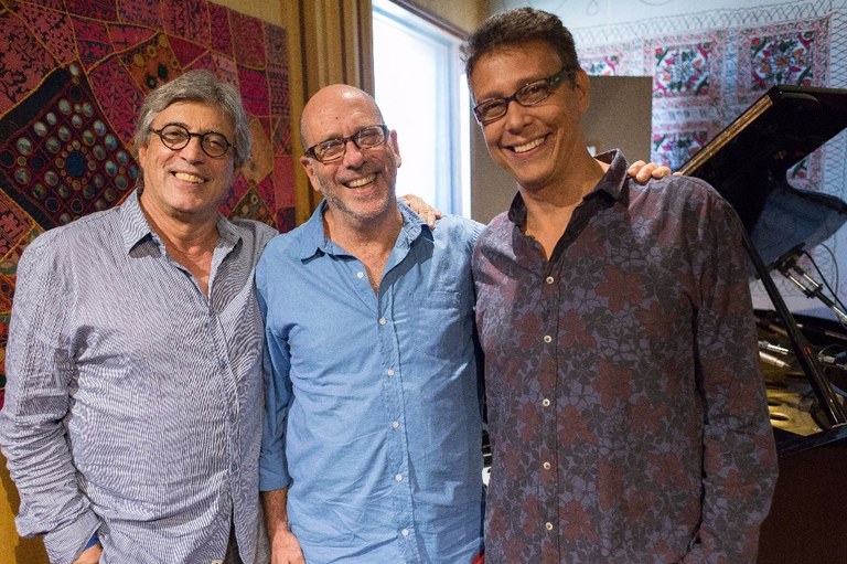 Pág 9 - Ivan Lins_ Paulo Malaguti_ Augusto Martins_ MÉDIA RESOL..jpg Pág 9 - Ivan Lins_ Paulo Malaguti_ Augusto Martins_ MÉDIA RESOL..jpg