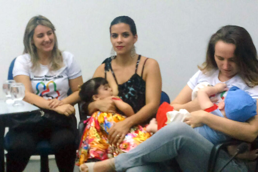 Algumas mães prestigiaram o evento.jpg