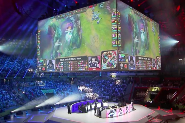 League of Legends terá jogo de luta, jogo de cartas e de gestão de equipas  eSports