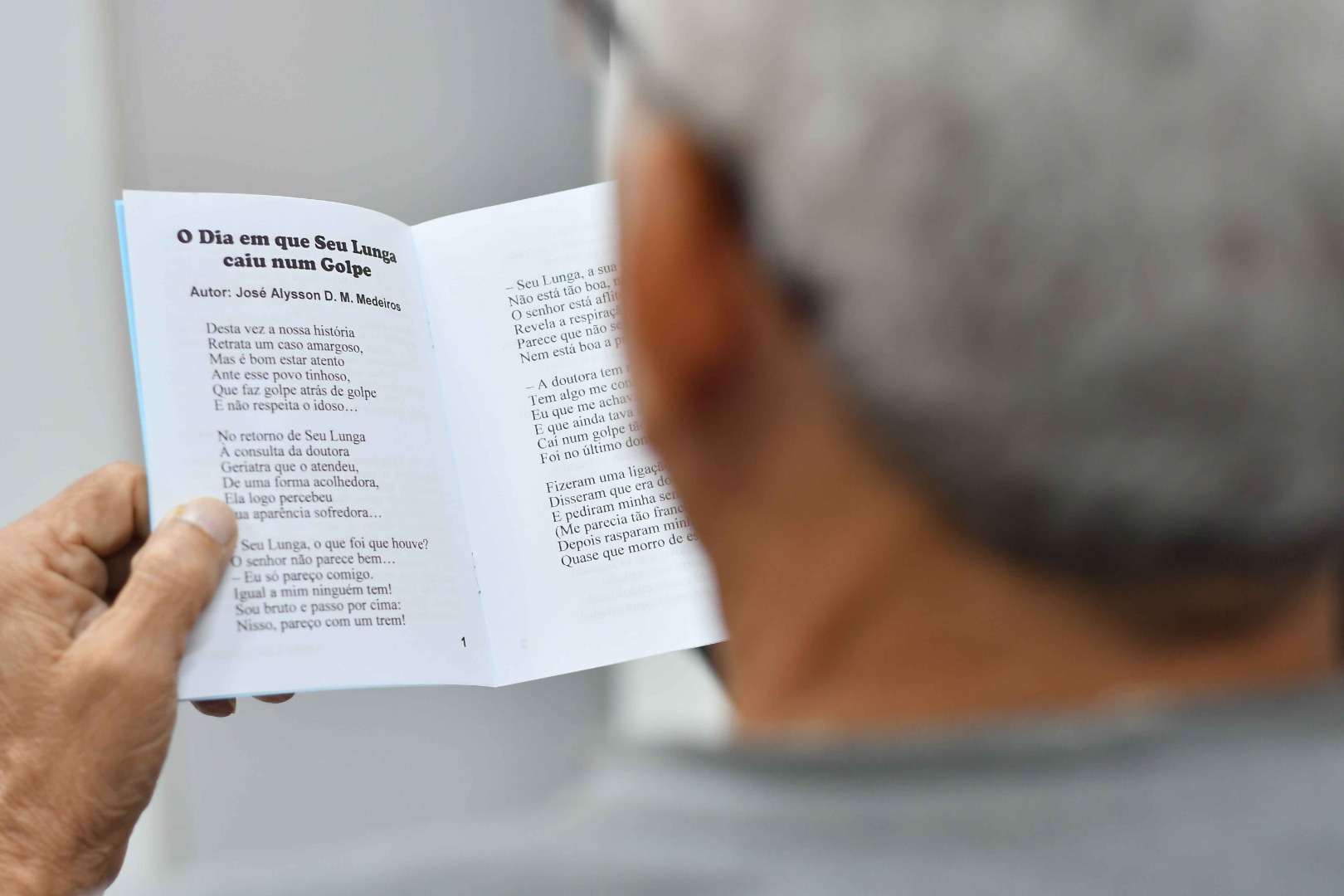 2025.10.28 Idoso lendo cordel © Leonardo Ariel (5).JPG