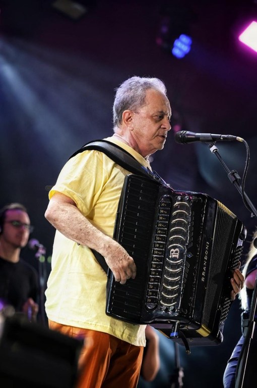 Flávio José em show.jpg