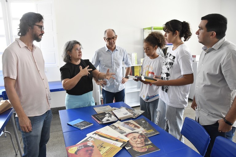 2023 05 09 EPC doação de livros ETE artes roberto guedes 285.JPG
