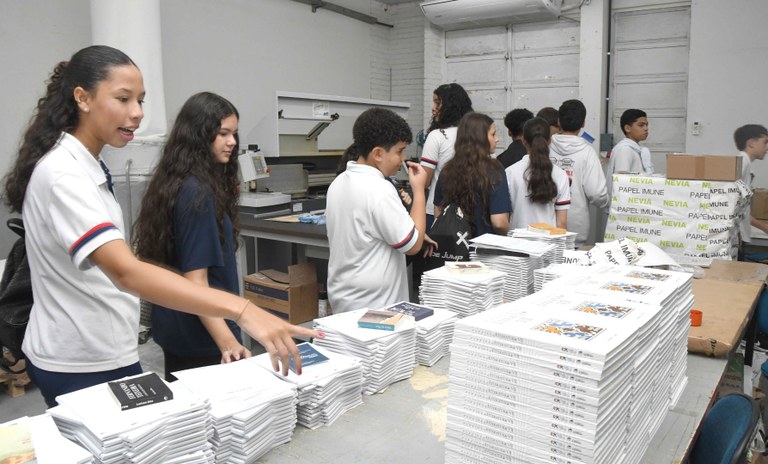 Alunos visita A União_F. Evandro (4).JPG