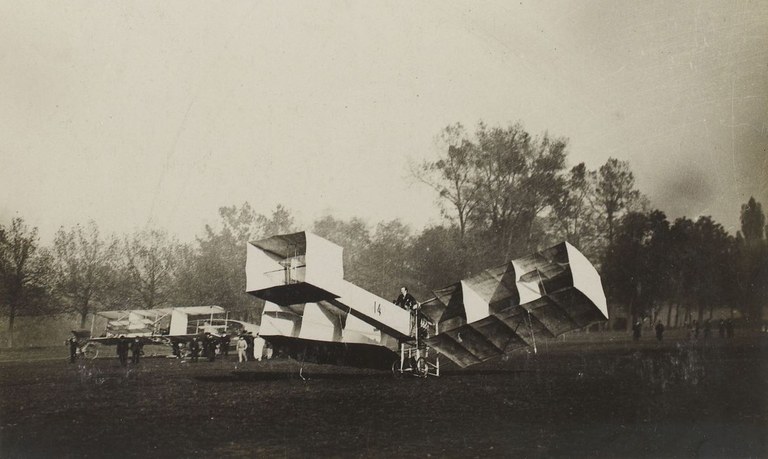 14 Bis Foto Jules Beau - Domínio Público.jpg