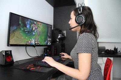 Assédio e preconceito afastam mulheres gamers de jogos online