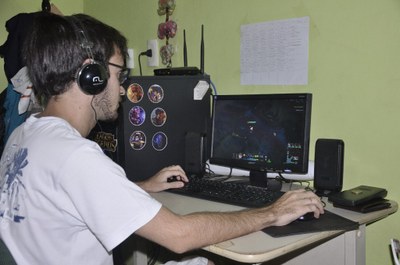 Meninas enfrentam machismo em jogos online com criação de comunidades  virtuais - Desenrola e Não Me Enrola