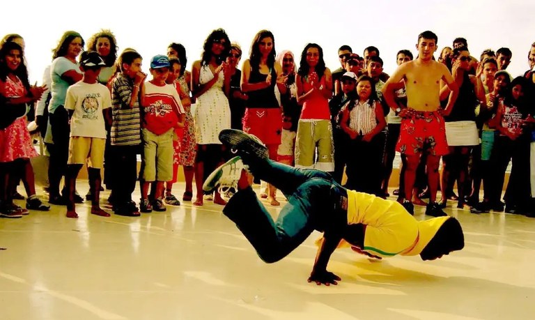 b-boy_breakdancing  Foto Divulgação Wikipedia E. Basak.jpg