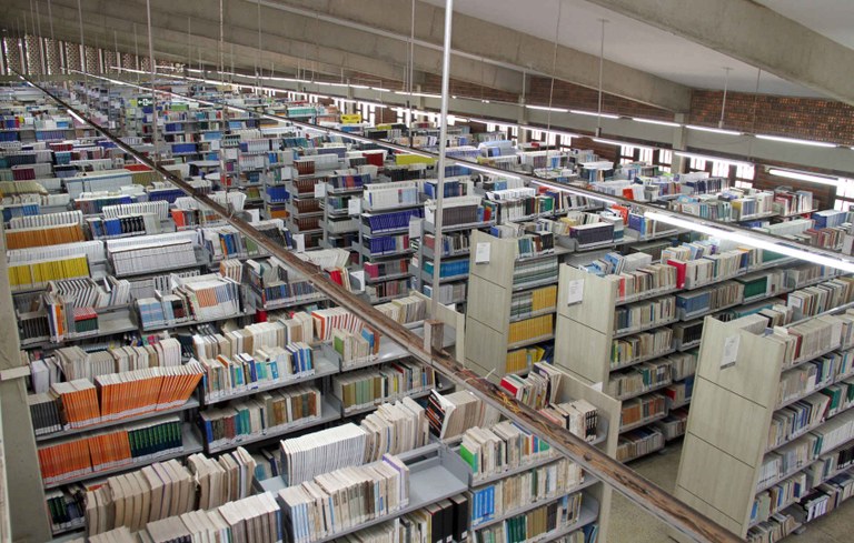 Biblioteca Central da UNIPÊ_F. Evandro (1).jpg