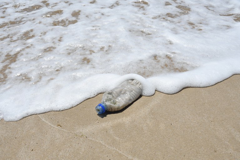 2022.03.25_plastico no mar  © roberto guedes (4).JPG