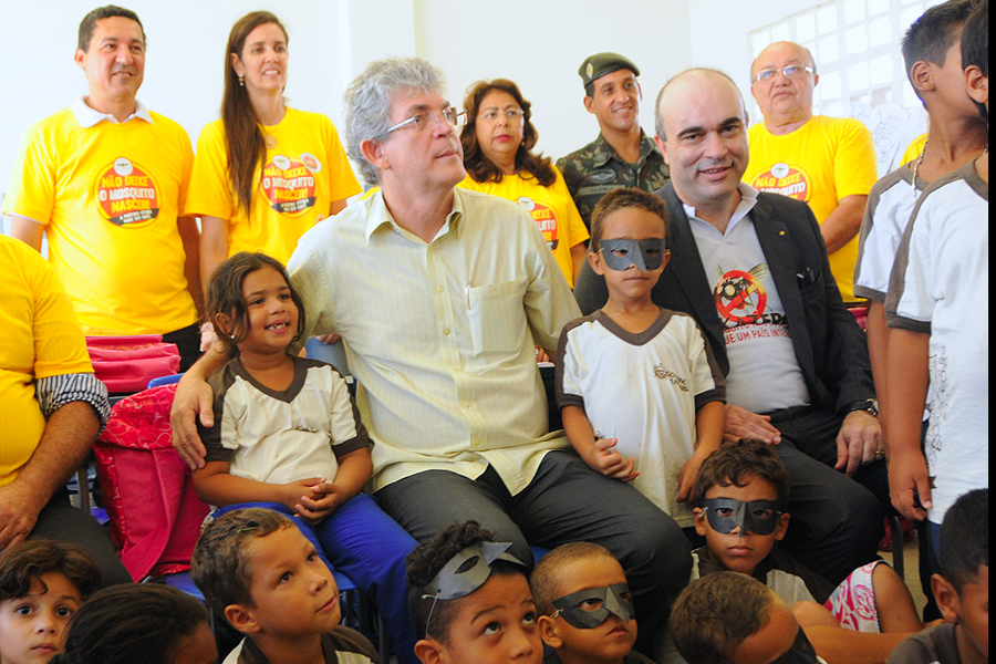 ESCOLA MESTRE SIVUCA-CAMPANHA CONTRA ZIKA (1).jpg