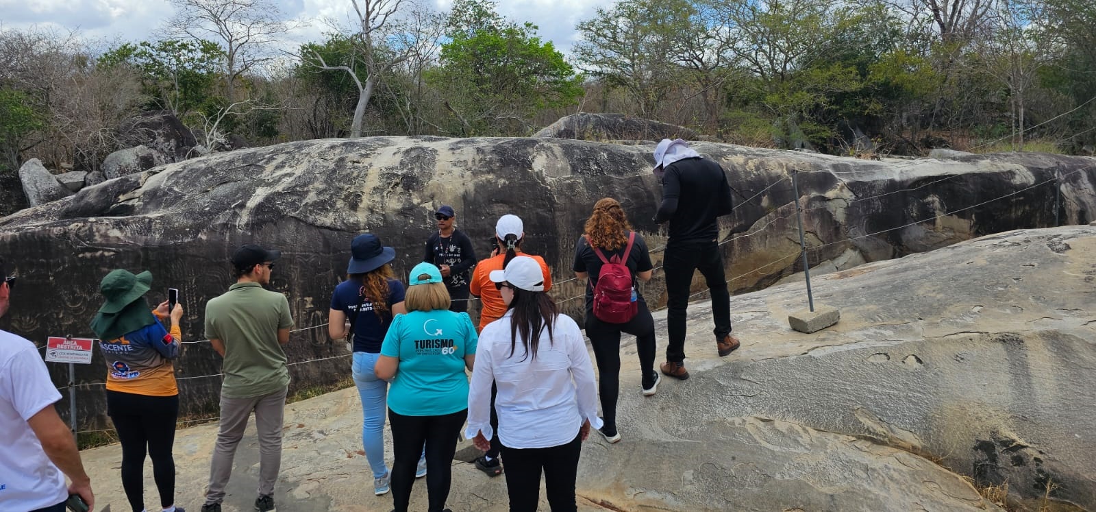 visita pedra de ingá ok- Divulgação Rosa Aguiar.jpg