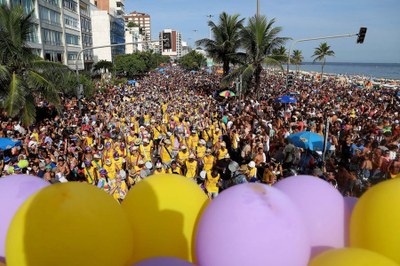 Mais de 100 mil pessoas acompanharam o bloco, segundo a prefeitura do Rio de Janeiro