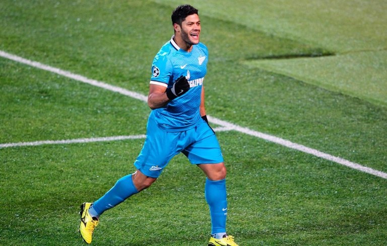 Hulk marca, Zenit vence e assume a liderança do Campeonato Russo