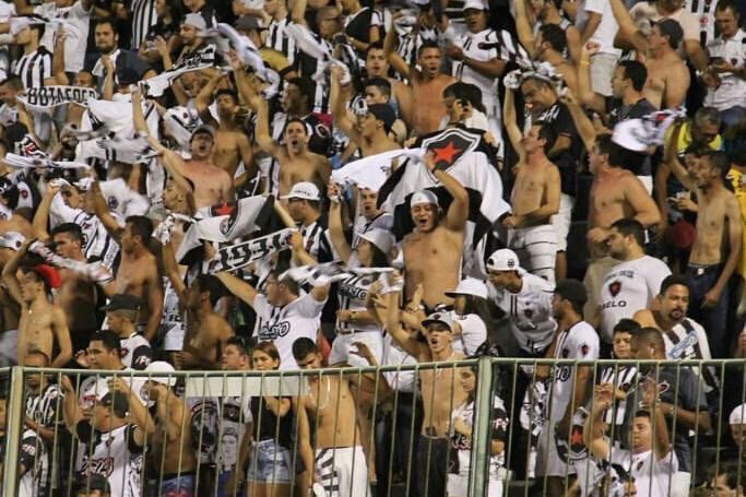TORCIDA BOTAFOGO.jpg