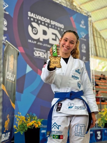 Carol Bevilacqua voltou a brilhar na competição realizada em Salvador, agora no Spring com Kimono | Foto: Arquivo pessoal Carol Bevilacqua voltou a brilhar na competição realizada em Salvador, agora no Spring com Kimono | Foto: Arquivo pessoal