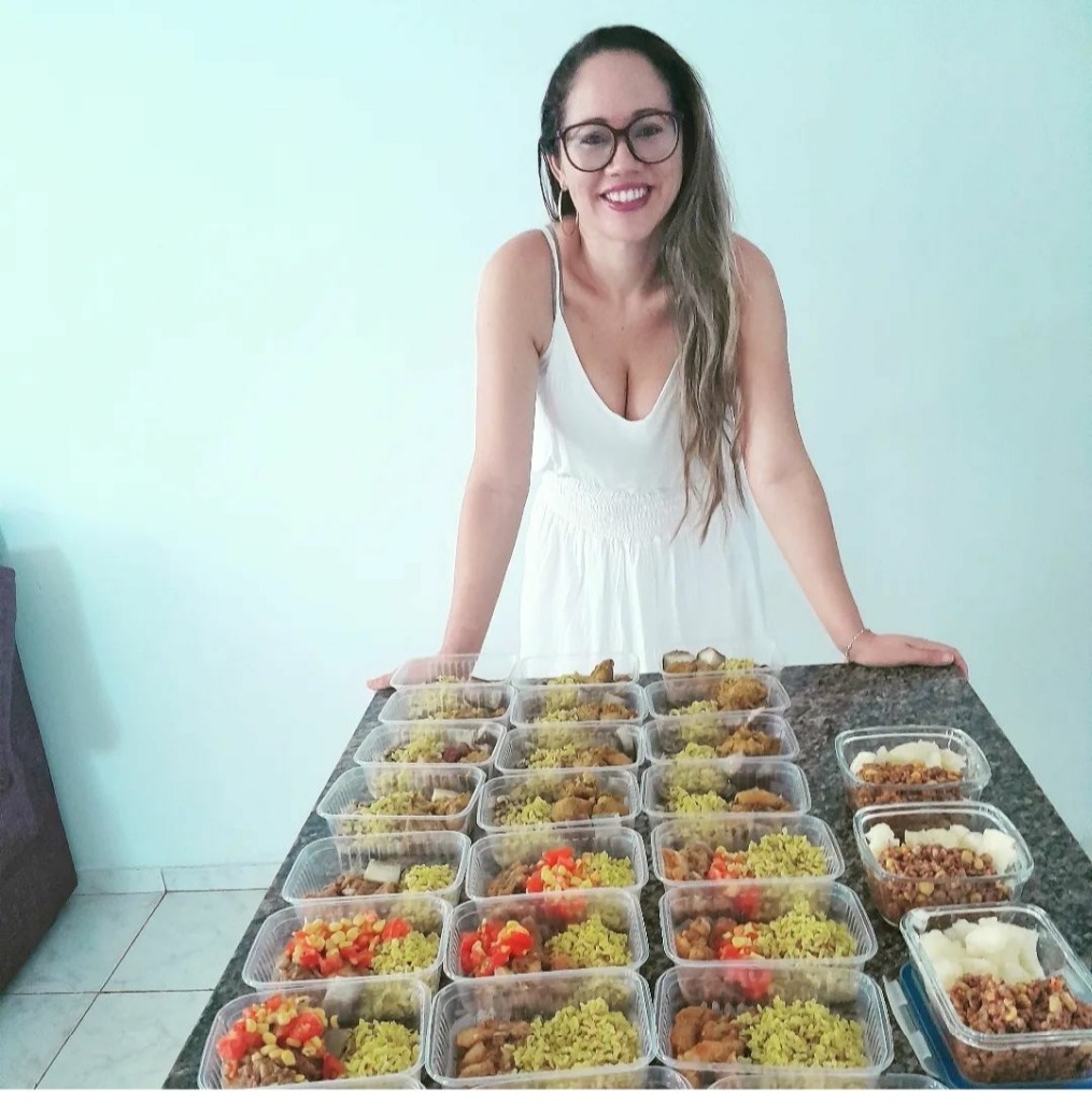 Marcela prepara a própria comida para ter uma alimentação saudável e consequentemente evitar o desperdício.jpg