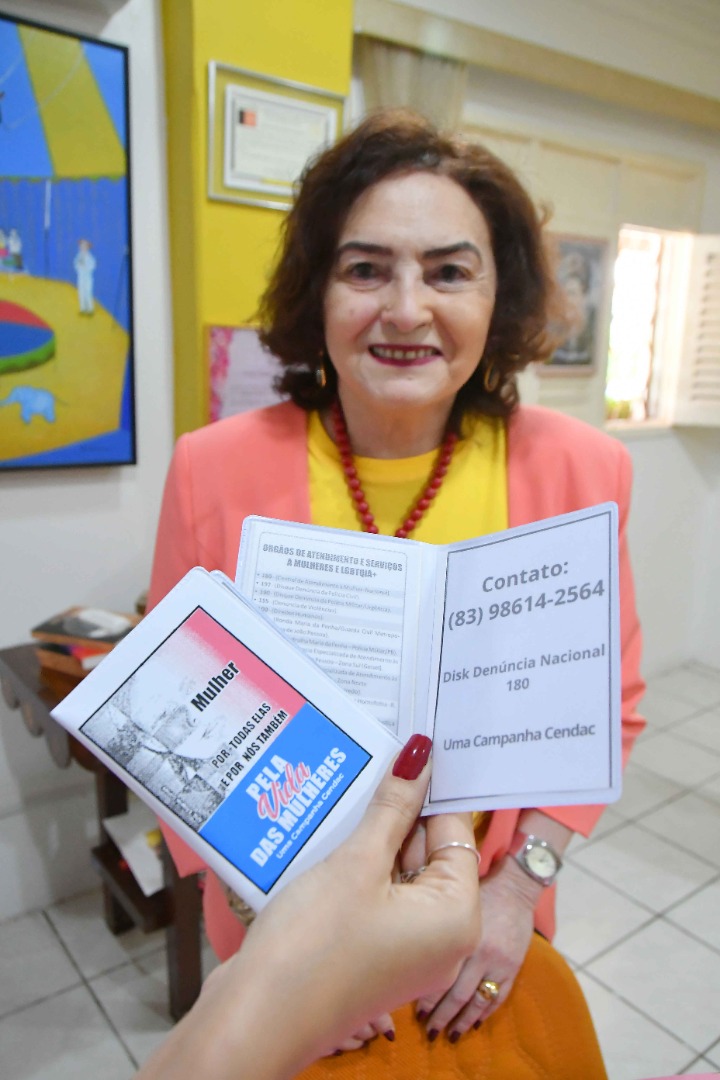 2025.08.26 Banco vermelho Cendac © Leonardo Ariel (12) Porta documentos_ Valquíria Alencar.JPG