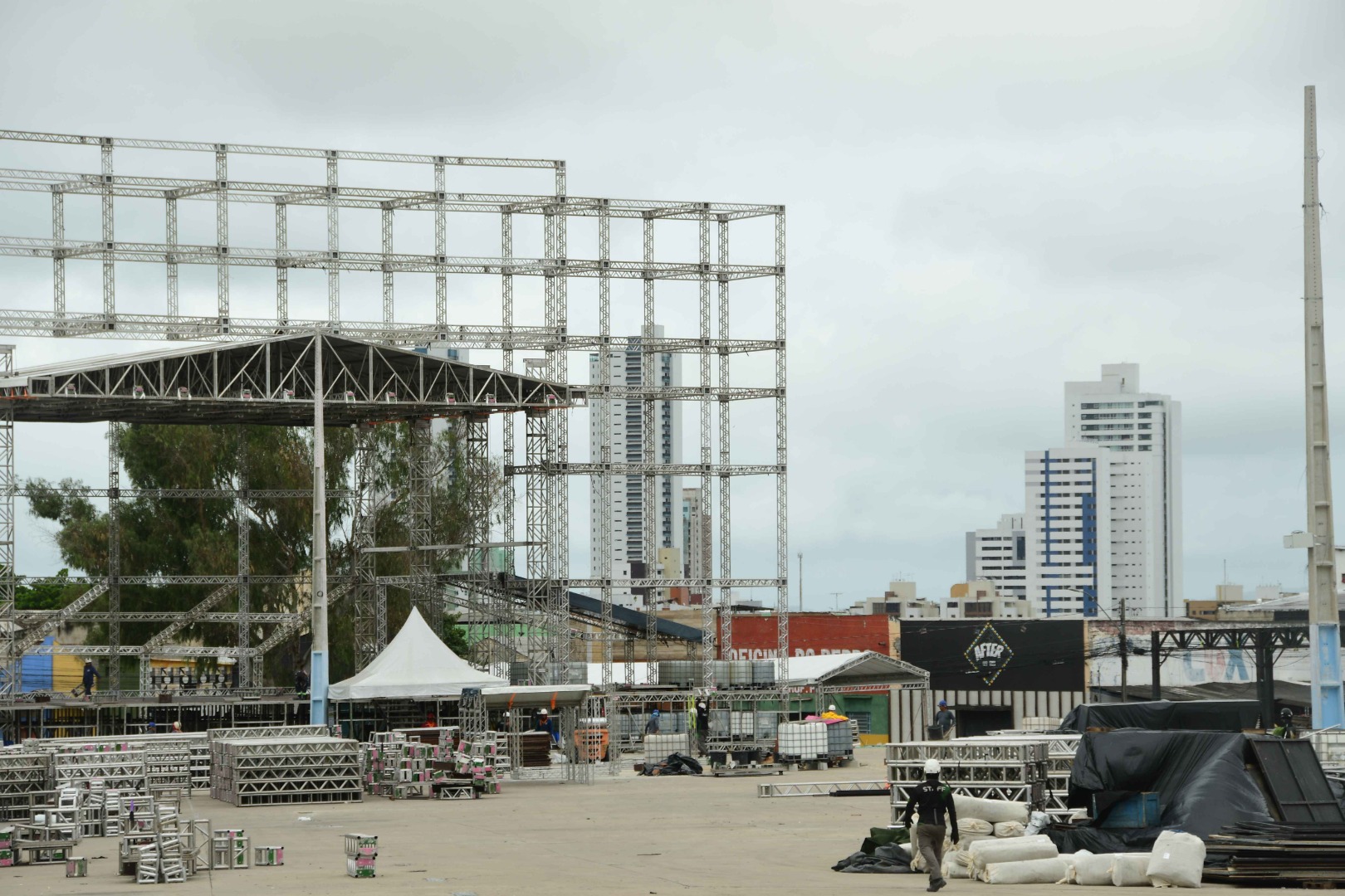 2026.05.12 Montagem do Parque do Povo © Julio Cezar Peres (1).JPG