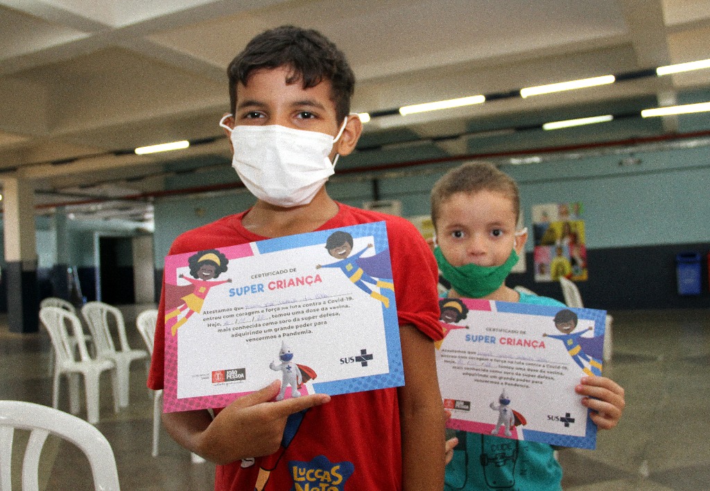 Mª de Loudes-(avó)Miguel Gabriel.8 anos-e Róbson José- 9 anos_F (8).JPG