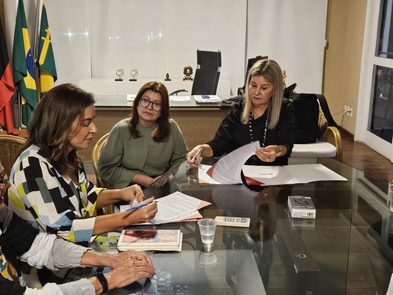 Assinatura-UEPB-e-Secretaria-de-Desenvolvimento-02-1536x1152.jpeg Assinatura-UEPB-e-Secretaria-de-Desenvolvimento-02-1536x1152.jpeg
