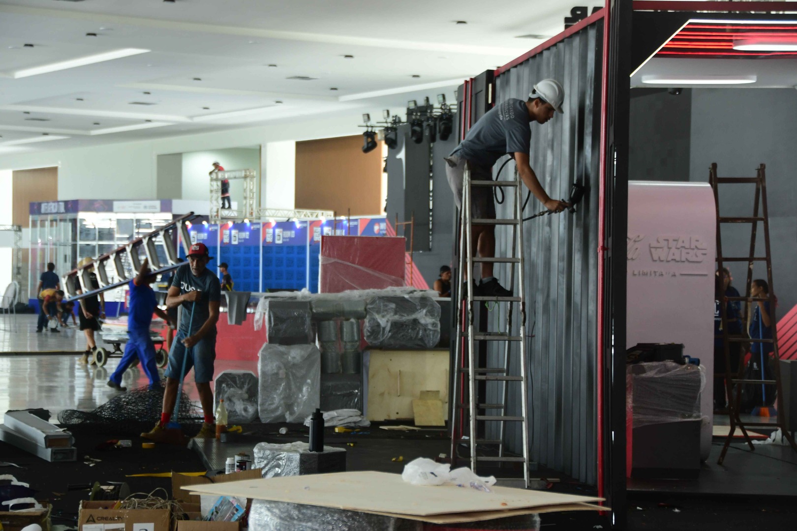 2025.10.22 Montagem da estrutura do Imagineland no Centro de Convenções de Campina Grande © Julio Cezar Peres (7).JPG