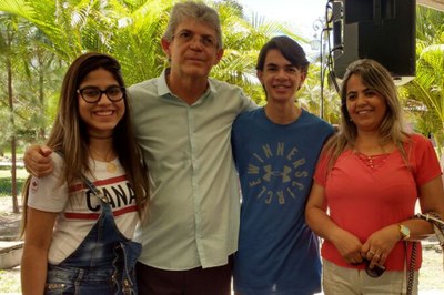 A estudante Nicolly Gouveia, de 15 anos, agradece aos pais e a Deus pela oportunidade de vivenciar a experiência no Gira Mundo