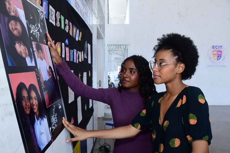 2025.11.19 Projeto Luz Negra na ECIT Bráulio Maia - Thalita da Silva e Anne Louize da Silva © Julio Cezar Peres (2).JPG