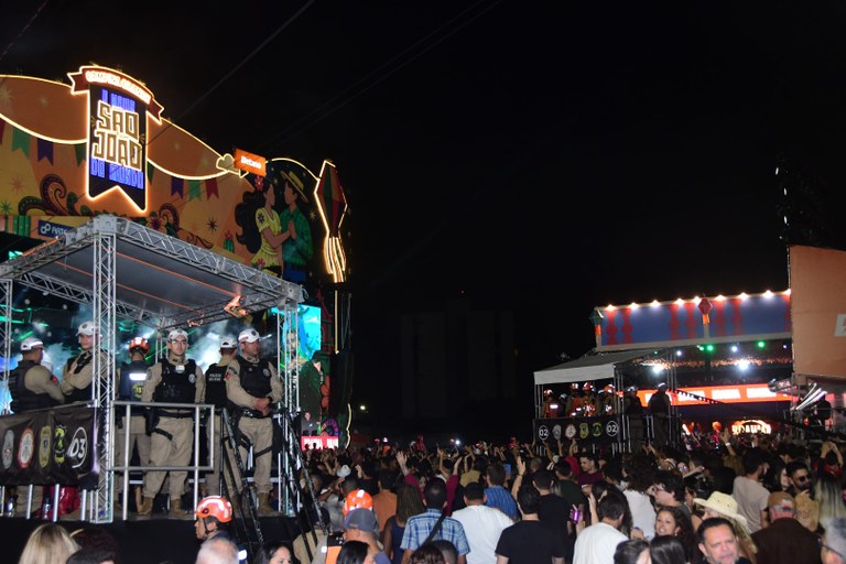 2026.06.03 Abertura do Sao Joao de Campina Grande - Publico e policiamento ©️ Julio Cezar Peres37.jpg