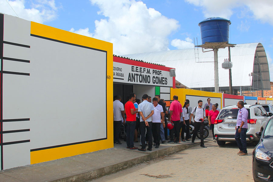 ricardo entrega reforma de escola em bayeux_foto jose marques (1).jpg