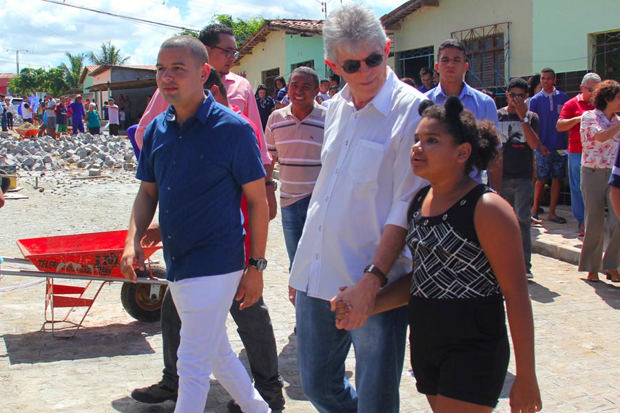 ricardo vistoria mais uma obra do governo_fotojose marques (3).jpg