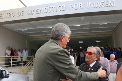 “Concentramos o atendimento primário, quimioterapia e algumas cirurgias da população do Alto Sertão no Hospital do Bem e, ao mesmo tempo, viabilizamos o melhor funcionamento do Hospital Napoleão Laureano”, disse o governador Ricardo Coutinho