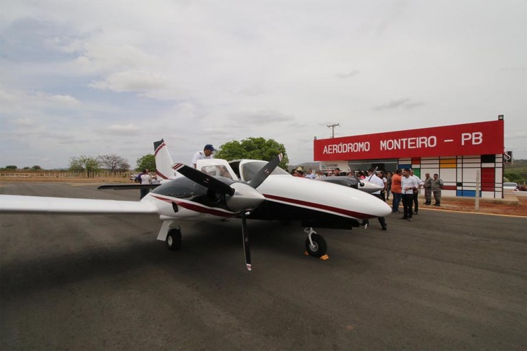 ricardo inaugura aerodromo de monteiro_foto francisco franca (4).JPG ricardo inaugura aerodromo de monteiro_foto francisco franca (4).JPG