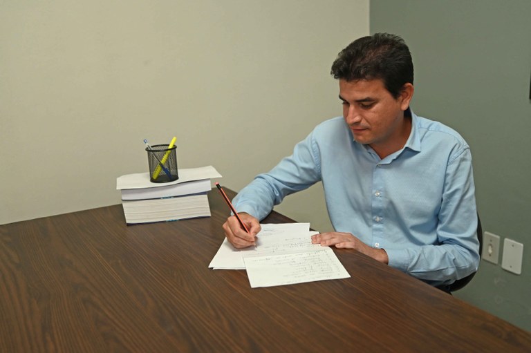 2026.04.22 profissional graduado estuda para enem_Silvio Darlan © Carlos Rodrigo (10).JPG