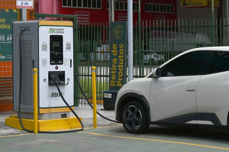 2025.08.21 Recarga elétrica carros © Leonardo Ariel (1).JPG