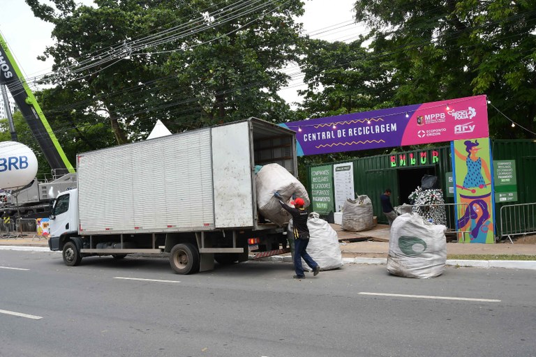 2026.02.11 Lixo nas ruas pós carnaval © Leonardo Ariel (16) Reciclagem.JPG