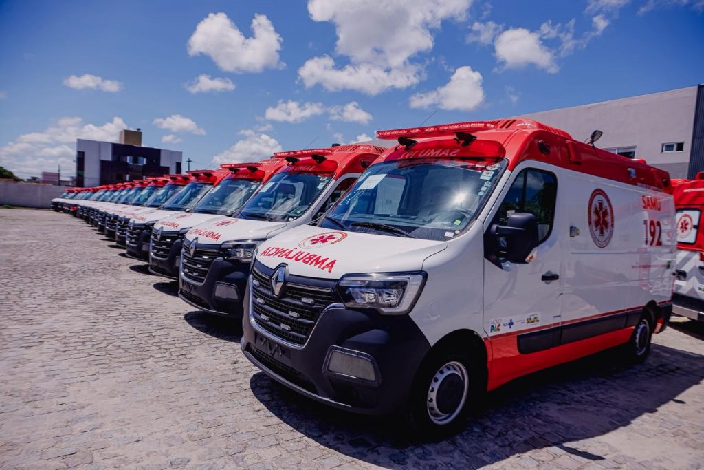 Prefeito_entrega-ambulancias-Samu-3-1024x683.jpeg