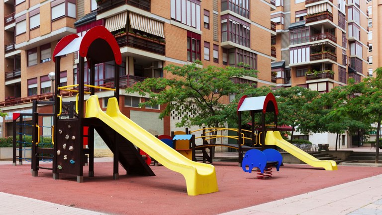 playground-na-rua-da-cidade---Freepik.jpg
