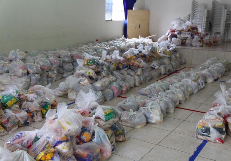 policia arrecada 21 toneladas de alimentos e distribui operacao boas festas (7).JPG policia arrecada 21 toneladas de alimentos e distribui operacao boas festas (7).JPG