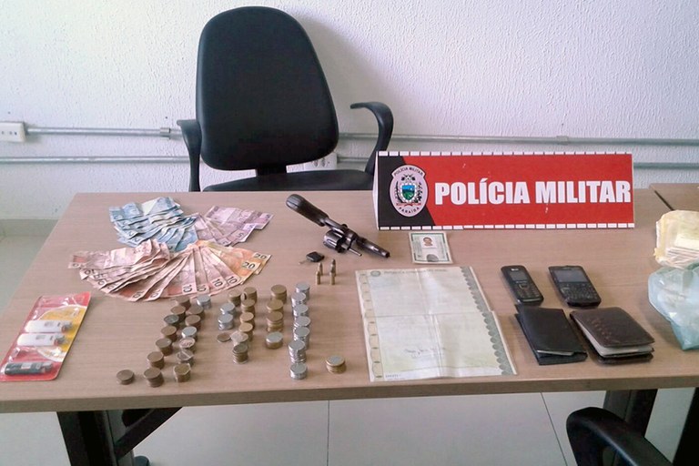 policia detem suspeito e frustra assalto na capital.jpg