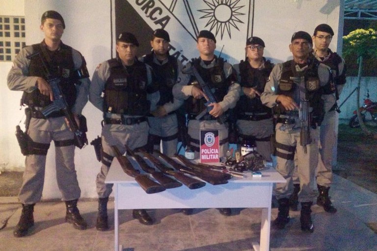 Apreensão 19.05 oito armas bairro dos ipes.jpg