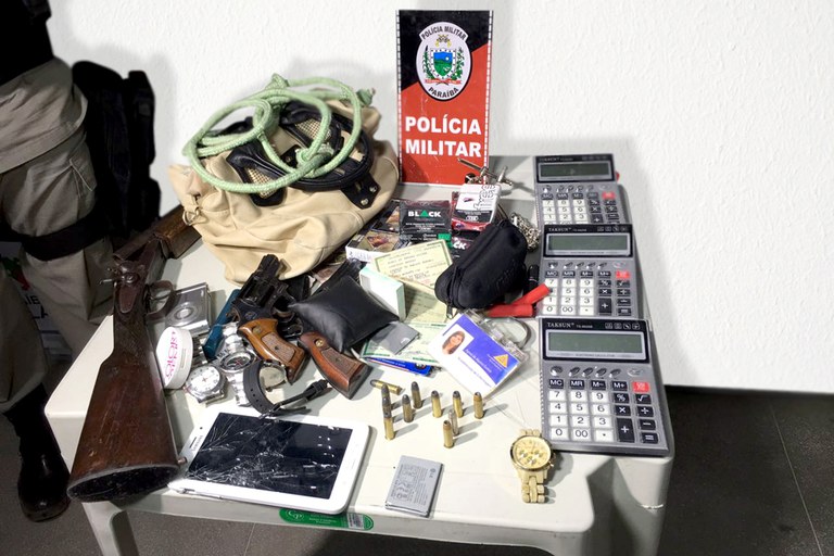 policia frustra assalto liberta refens e prende casal de suspeito armados em cg.jpg