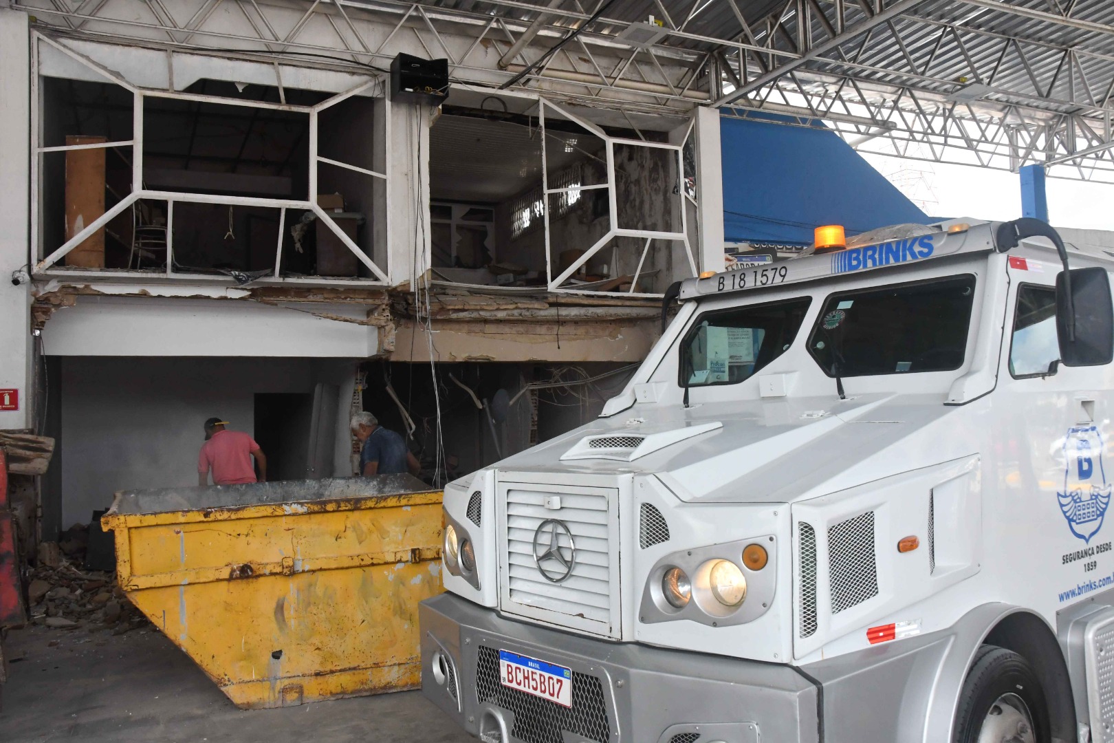 2025.10.15_explosão banco em posto © Roberto Guedes (31).JPG